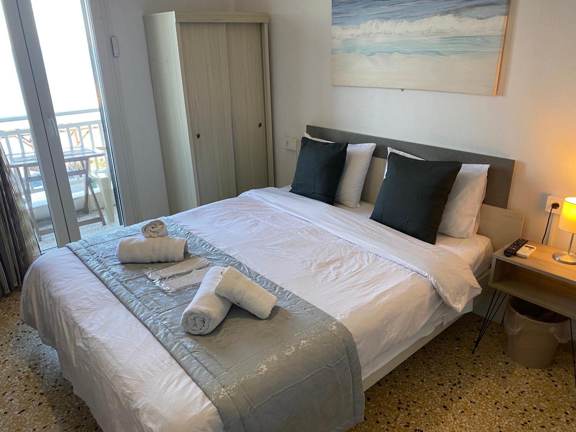 Sunset View Rooms Agia Triada  Eksteriør billede